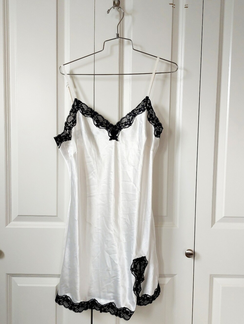 White‎ Satin Chemise Black Lace Large Victoria's Secret Boudoir Sexy Nightgown